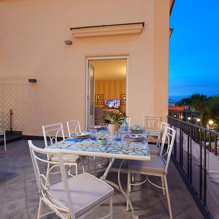 Amore Rentals - Appartamento Terrazza Tasso Sorrent Exterior foto