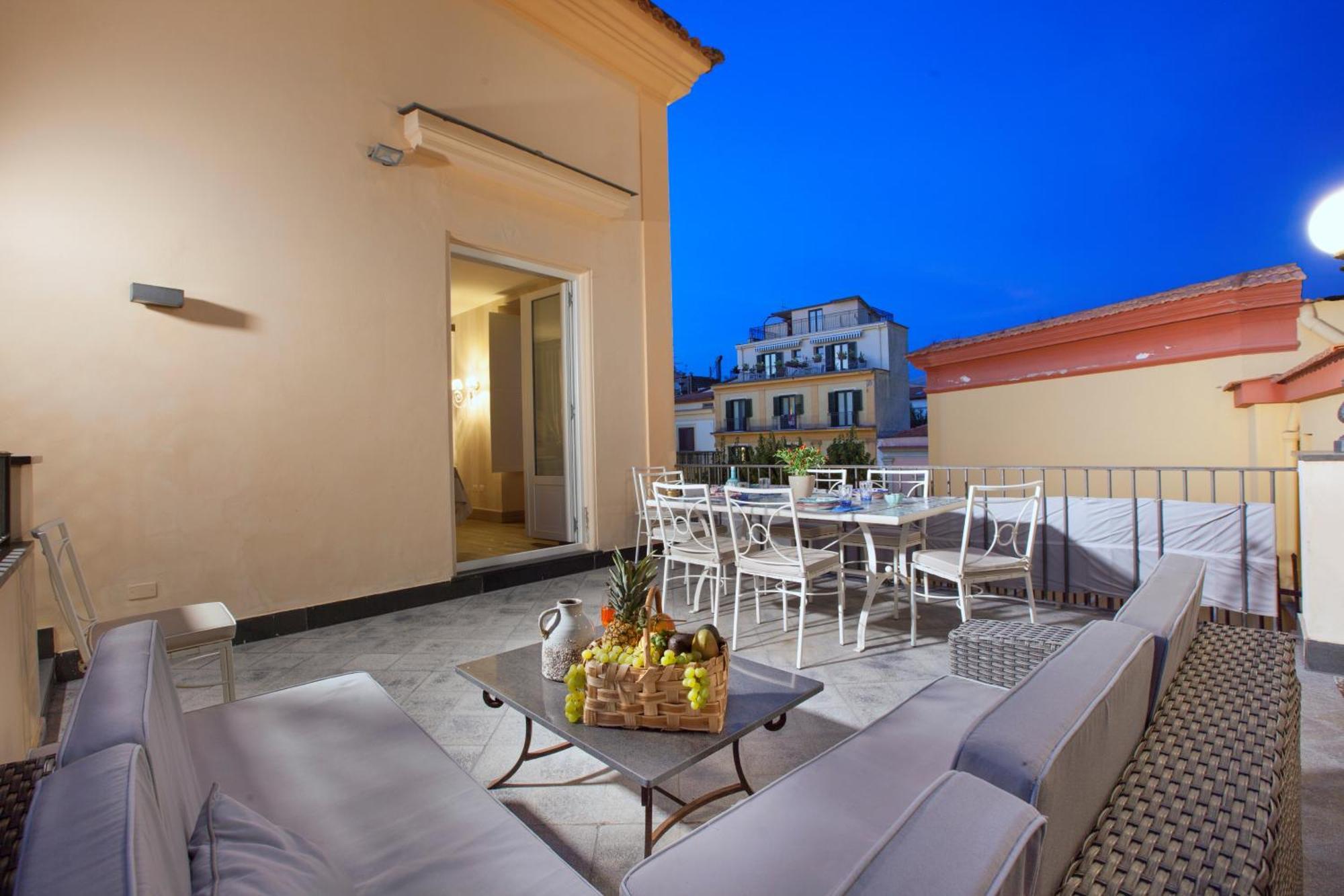 Amore Rentals - Appartamento Terrazza Tasso Sorrent Exterior foto